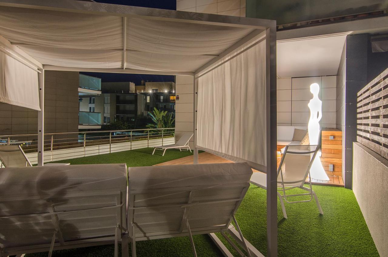 Sitges Spaces Garden Paradise 3 Bedroom, 3 Bathroom, Huge Private Garden-Terrace, Pool- Sleeps Up To 8 Exterior photo