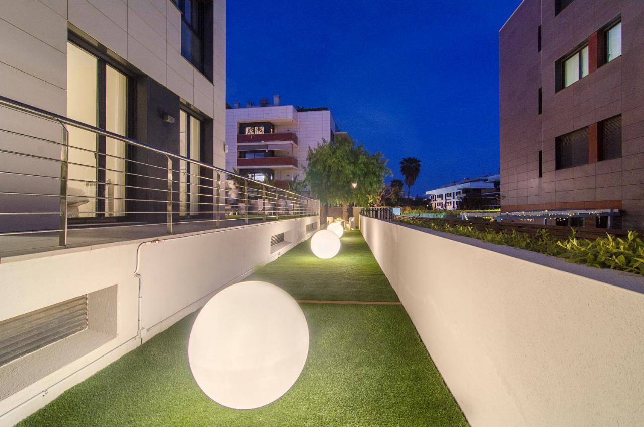 Sitges Spaces Garden Paradise 3 Bedroom, 3 Bathroom, Huge Private Garden-Terrace, Pool- Sleeps Up To 8 Exterior photo